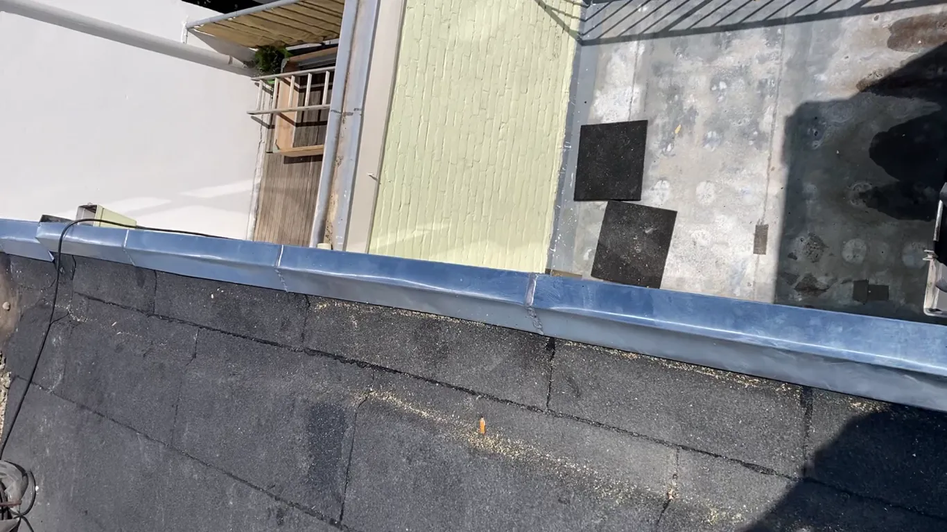 Zinken deklijsten geplaatst in Vlaardingen met maatwerk afwerking