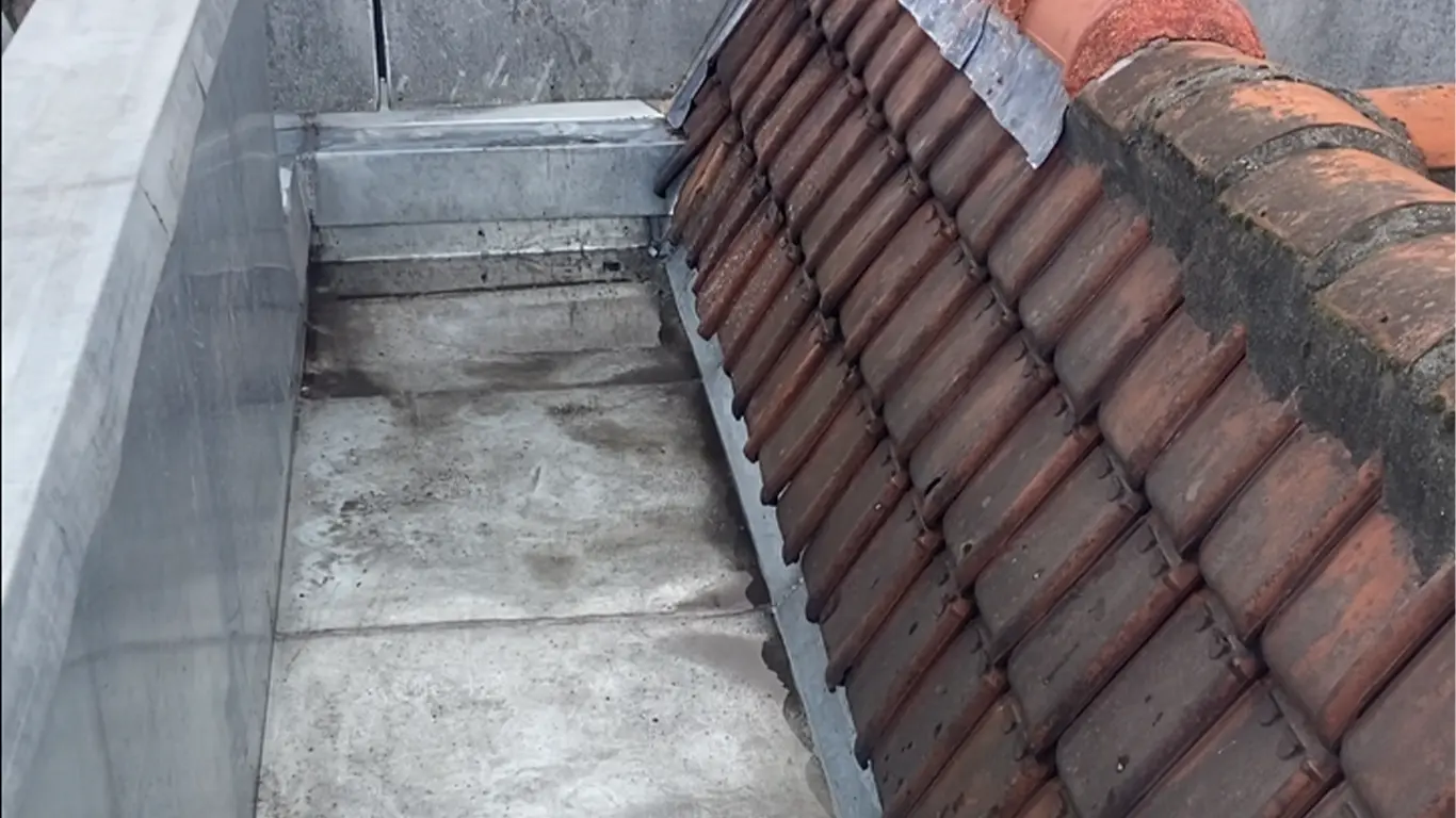 Zinken dak en borstwering vernieuwd in Rotterdam